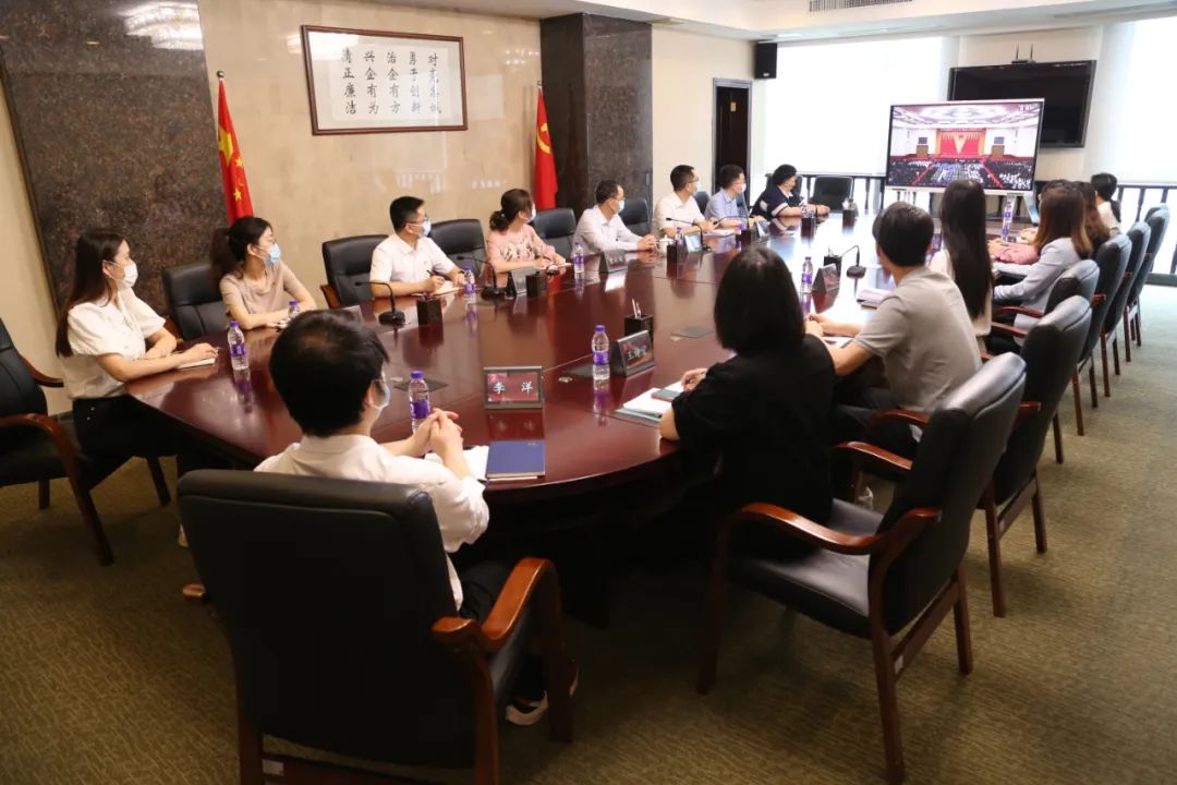 廣新集團(tuán)團(tuán)委組織收看慶祝中國共產(chǎn)主義青年團(tuán)成立100周年大會