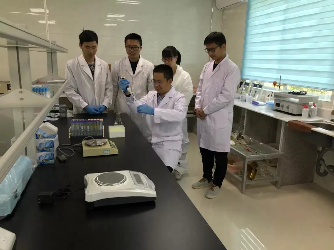【2019年度廣新榮譽體系先進(jìn)集體系列報道三：省食品】黨建引領(lǐng)促發(fā)展 化危為機(jī)見成效