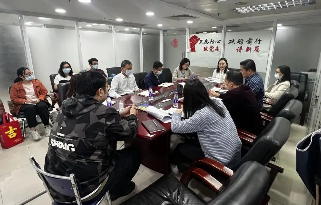 揮楫奮進(jìn)敢擔(dān)當(dāng) 鏗鏘玫瑰綻芳華