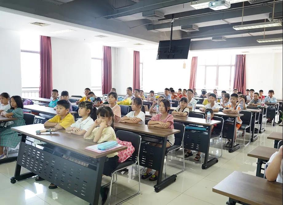 廣青科技第三屆職工子女愛心公益暑假班結業(yè)啦 廣青科技第三屆職工子女愛心公益暑假班結業(yè)啦