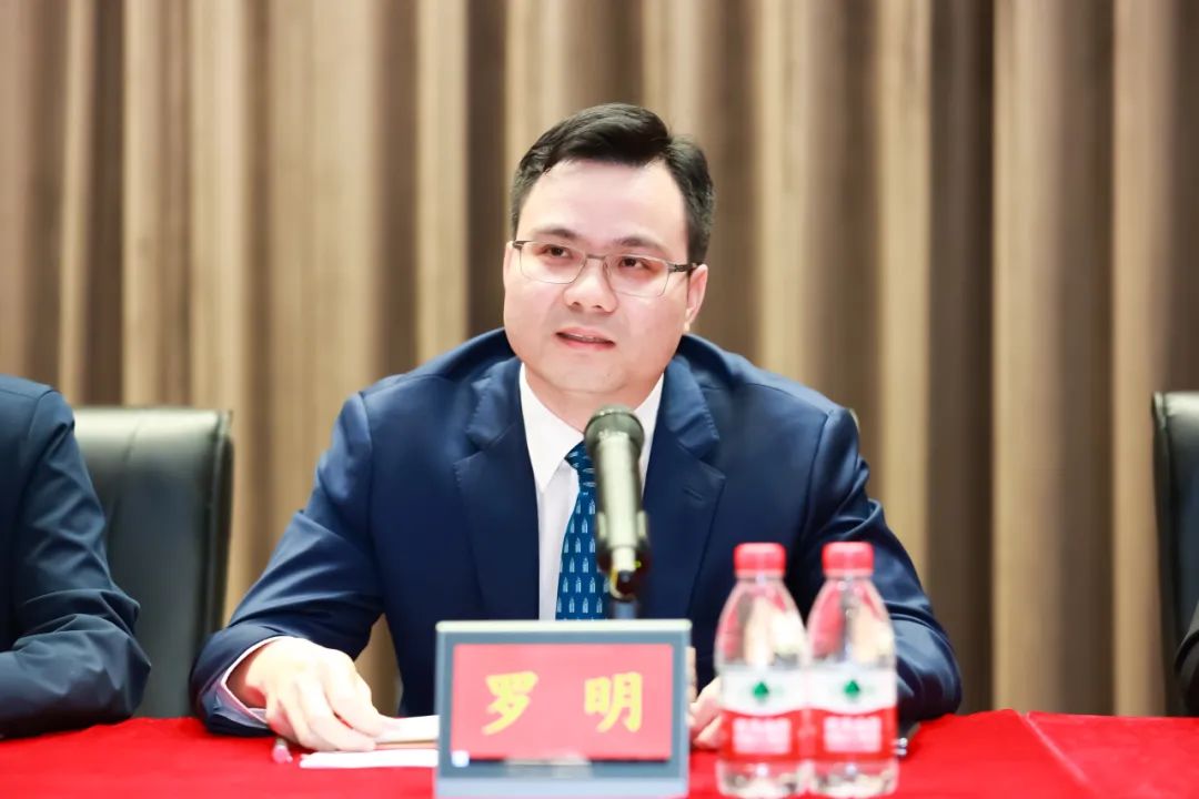 繼往開來再出發(fā)!廣新集團(tuán)所屬省廣集團(tuán)新一屆管理團(tuán)隊(duì)正式亮相 繼往開來再出發(fā)!廣新集團(tuán)所屬省廣集團(tuán)新一屆管理團(tuán)隊(duì)正式亮相