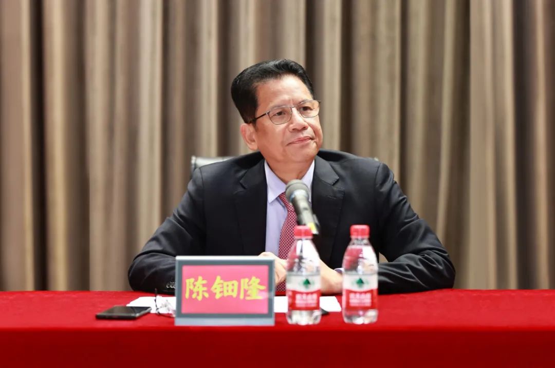 繼往開來再出發(fā)!廣新集團(tuán)所屬省廣集團(tuán)新一屆管理團(tuán)隊(duì)正式亮相 繼往開來再出發(fā)!廣新集團(tuán)所屬省廣集團(tuán)新一屆管理團(tuán)隊(duì)正式亮相