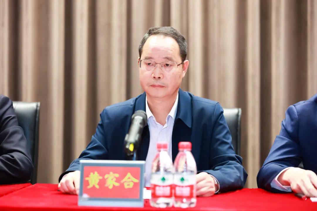 繼往開來再出發(fā)!廣新集團(tuán)所屬省廣集團(tuán)新一屆管理團(tuán)隊(duì)正式亮相 繼往開來再出發(fā)!廣新集團(tuán)所屬省廣集團(tuán)新一屆管理團(tuán)隊(duì)正式亮相