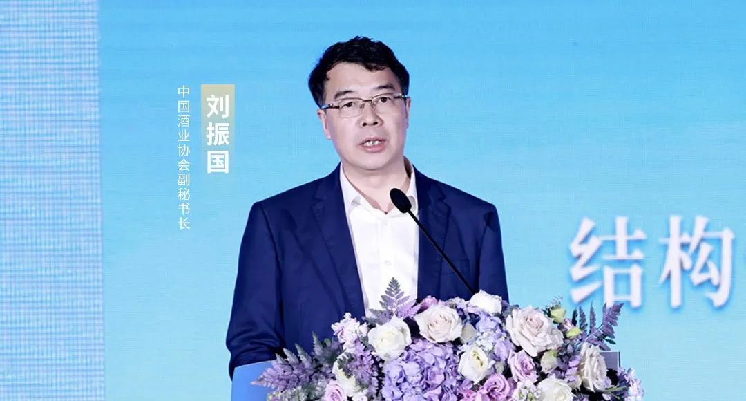 廣新集團(tuán)所屬省廣集團(tuán)召開“品牌中國(guó) 共釀芬芳”中國(guó)白酒品牌高峰論壇 廣新集團(tuán)所屬省廣集團(tuán)召開“品牌中國(guó) 共釀芬芳”中國(guó)白酒品牌高峰論壇