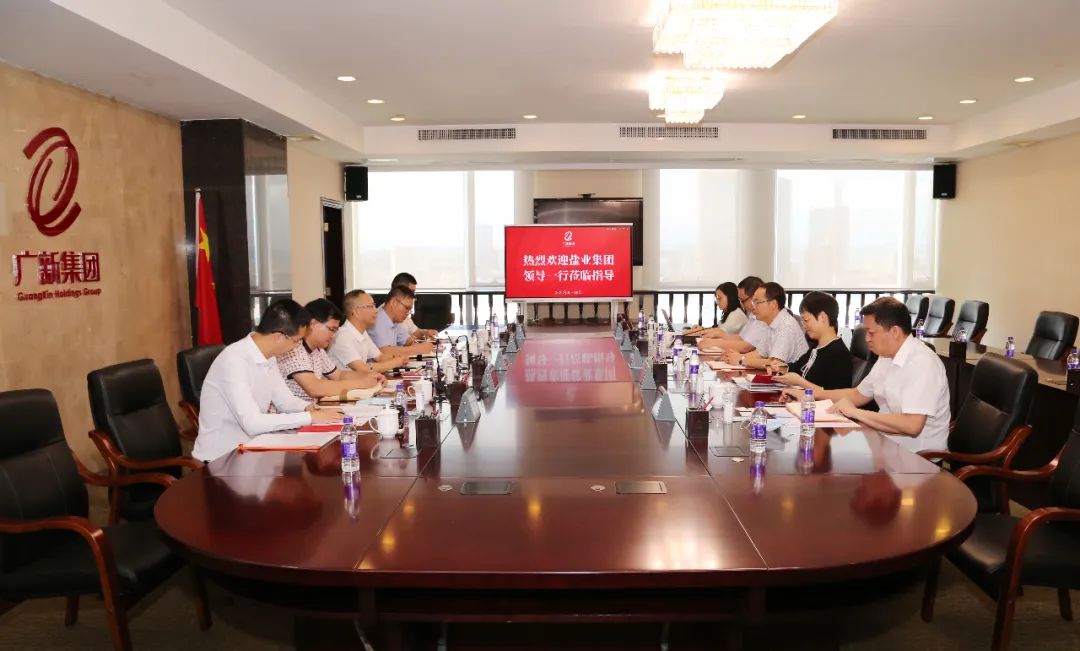 廣東鹽業(yè)集團(tuán)黨委委員、副總經(jīng)理陳楚一行到訪廣新集團(tuán) 廣東鹽業(yè)集團(tuán)黨委委員、副總經(jīng)理陳楚一行到訪廣新集團(tuán)