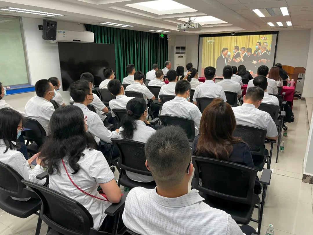 踔厲奮發(fā),勇毅前行|廣新集團(tuán)認(rèn)真組織收聽收看黨的二十大開幕盛況 踔厲奮發(fā),勇毅前行|廣新集團(tuán)認(rèn)真組織收聽收看黨的二十大開幕盛況