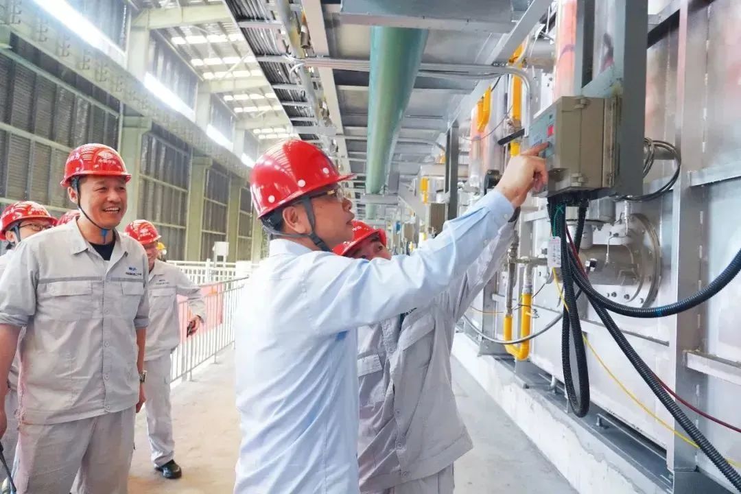廣青壓延不銹鋼深加工提產(chǎn)增效技改項目3號線退火爐點火成功 