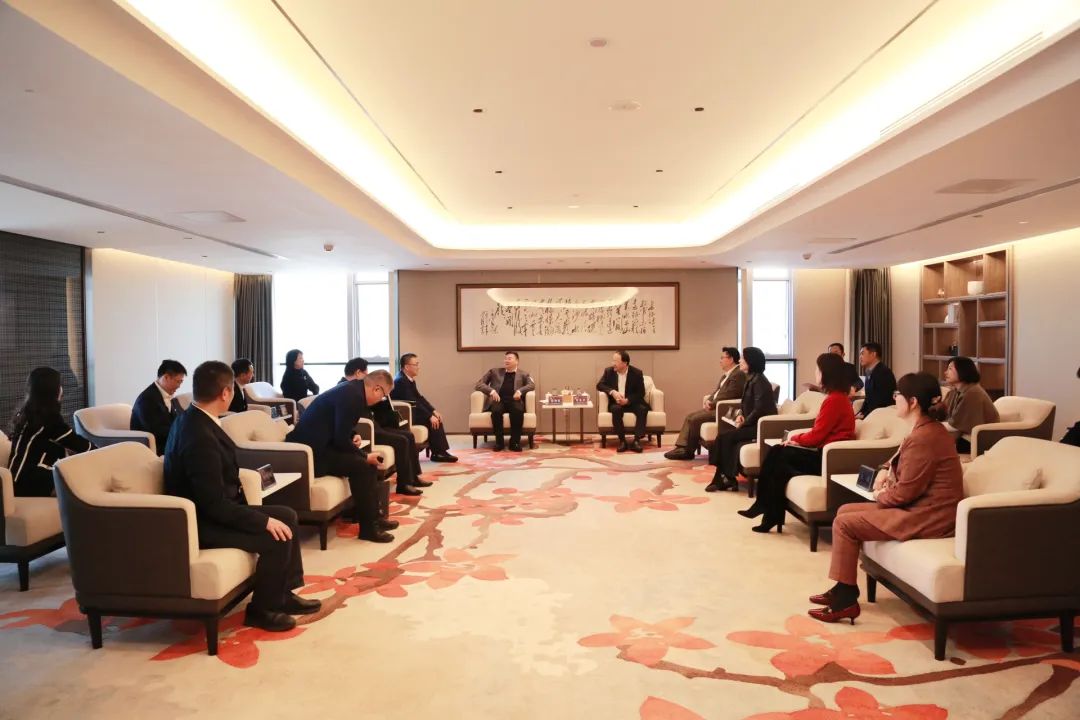 建設(shè)銀行廣東省分行黨委書(shū)記、行長(zhǎng)張偉煜一行到訪廣新集團(tuán) 建設(shè)銀行廣東省分行黨委書(shū)記、行長(zhǎng)張偉煜一行到訪廣新集團(tuán)